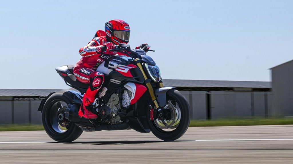 2025 Ducati Diavel V4 RS